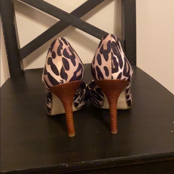 Guess Leopard Print Pumps - Picture 3 of 4